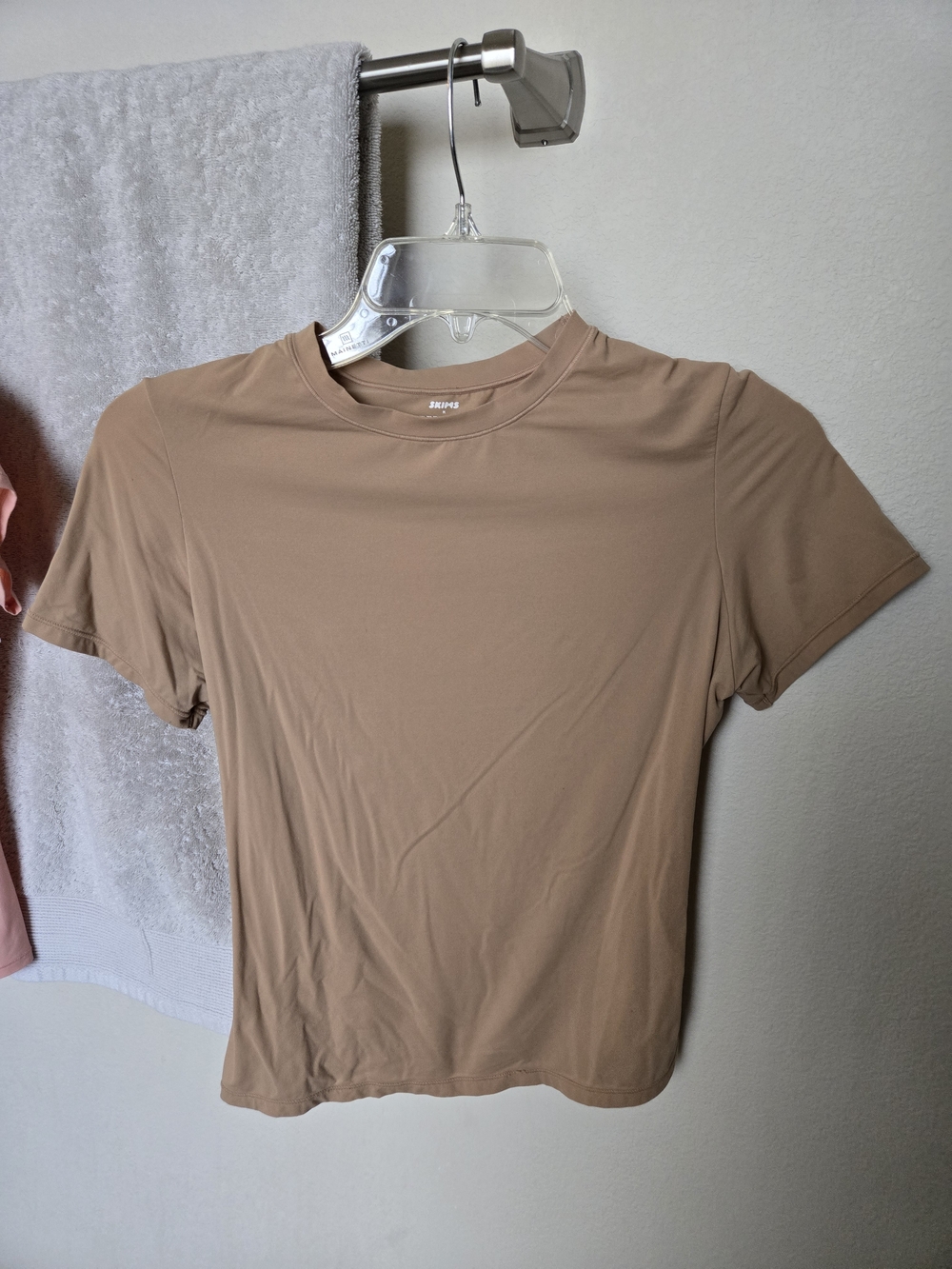 SKIMS Short Sleeve Crewneck Tee in Taupe